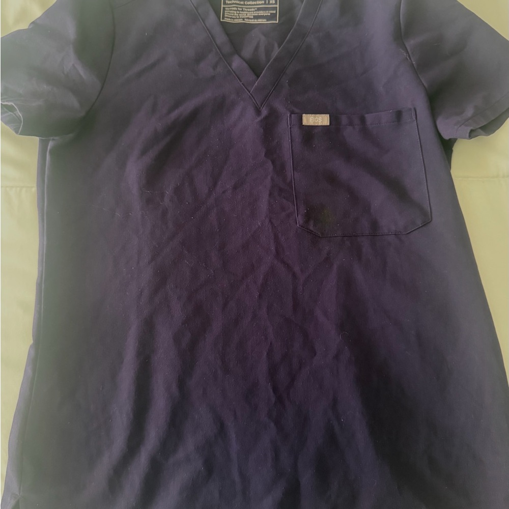 Figs Catarina One Pocket Scrub Top in Purple Fig